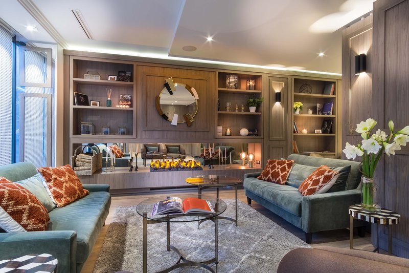 Holiday Inn and Suites Vancouver Downtown