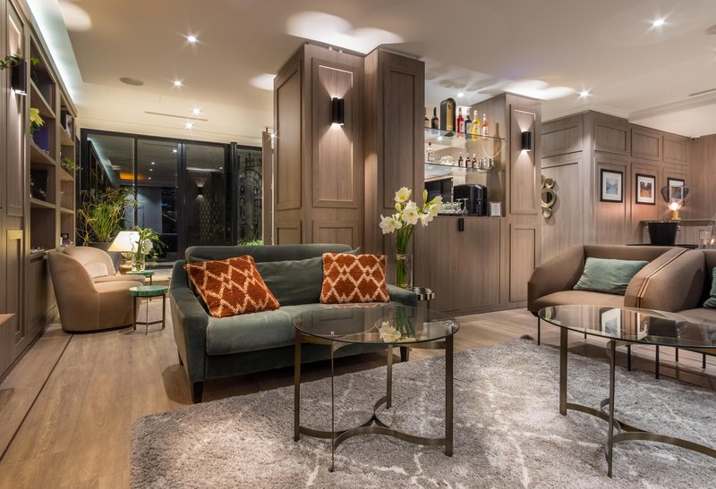 Holiday Inn and Suites Vancouver Downtown