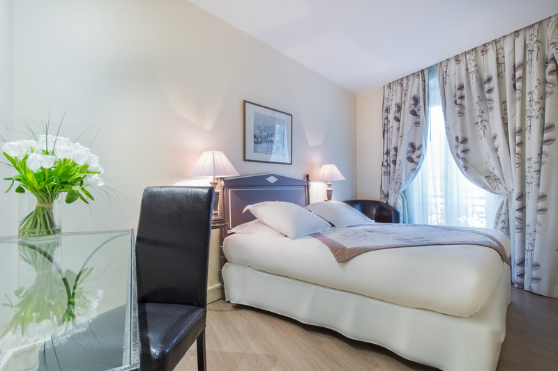 Holiday Inn and Suites Vancouver Downtown