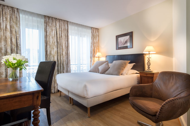 Holiday Inn and Suites Vancouver Downtown