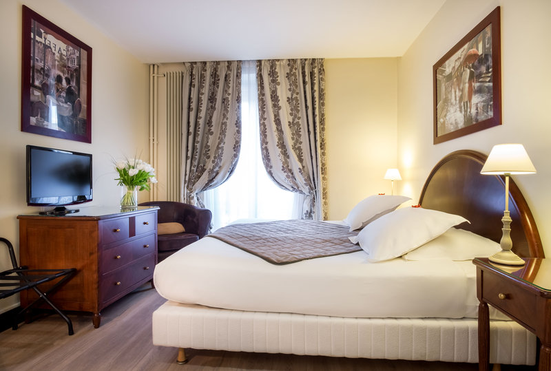 Holiday Inn and Suites Vancouver Downtown