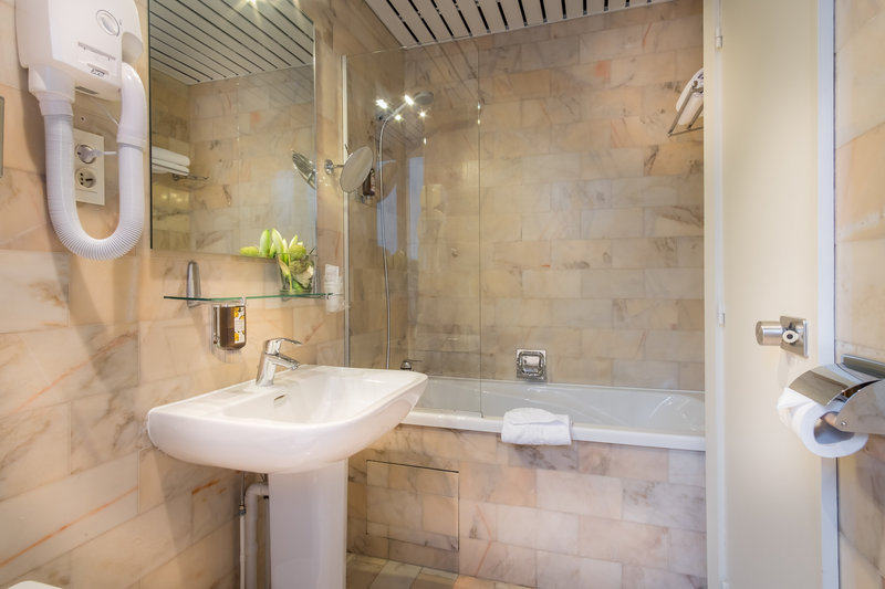 Holiday Inn and Suites Vancouver Downtown