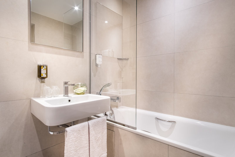 Holiday Inn and Suites Vancouver Downtown