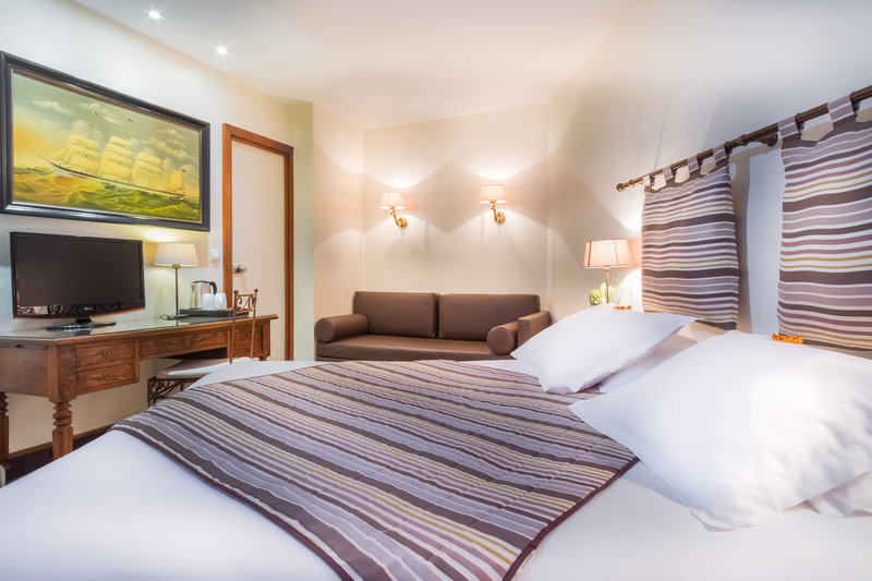 Holiday Inn and Suites Vancouver Downtown