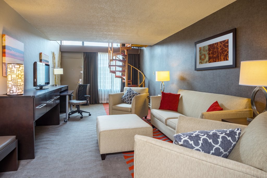 Holiday Inn Harrisburg I-81 Hershey Area - Tap to explore photos