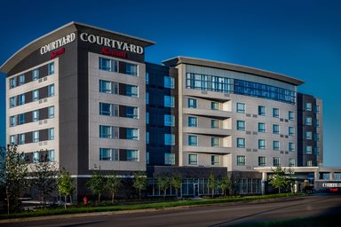 Courtyard by Marriott Winnipeg Airport - Tap to explore photos