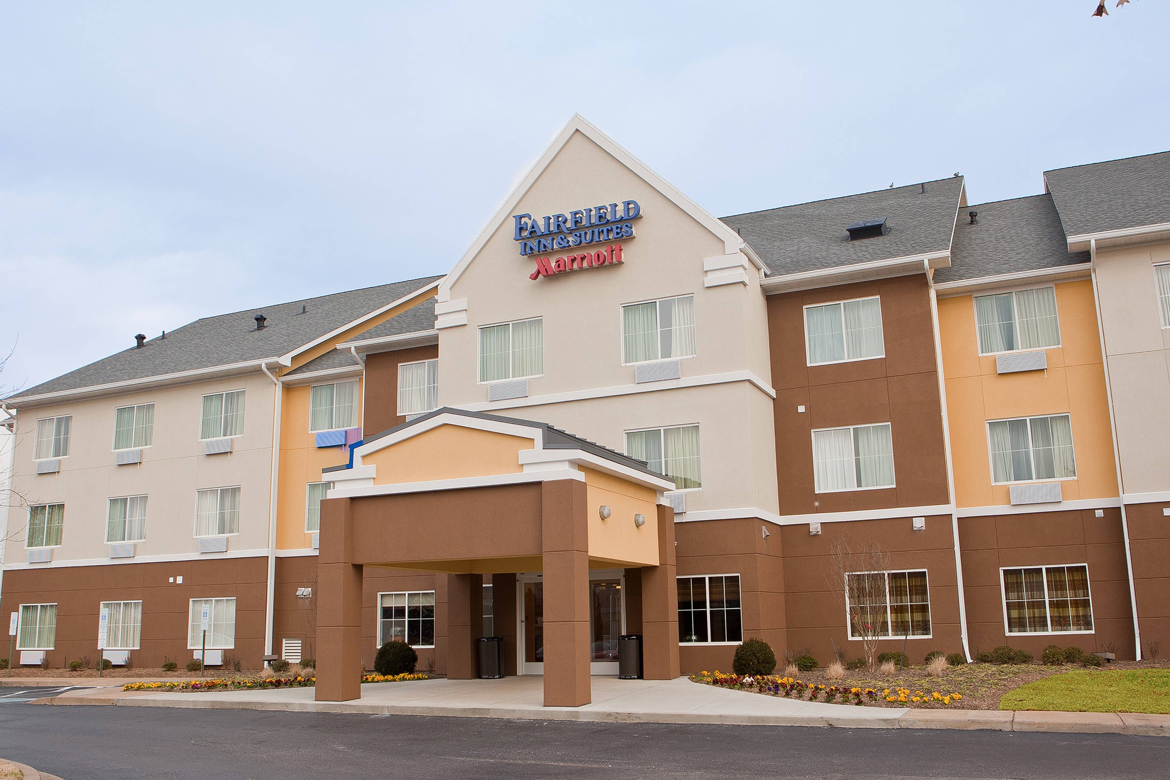 Fairfield Inn & Suites Memphis East Tourist Class Memphis, TN Hotels
