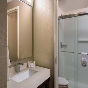Courtyard by Marriott Miami Beach-South Beach - Tap to explore photos