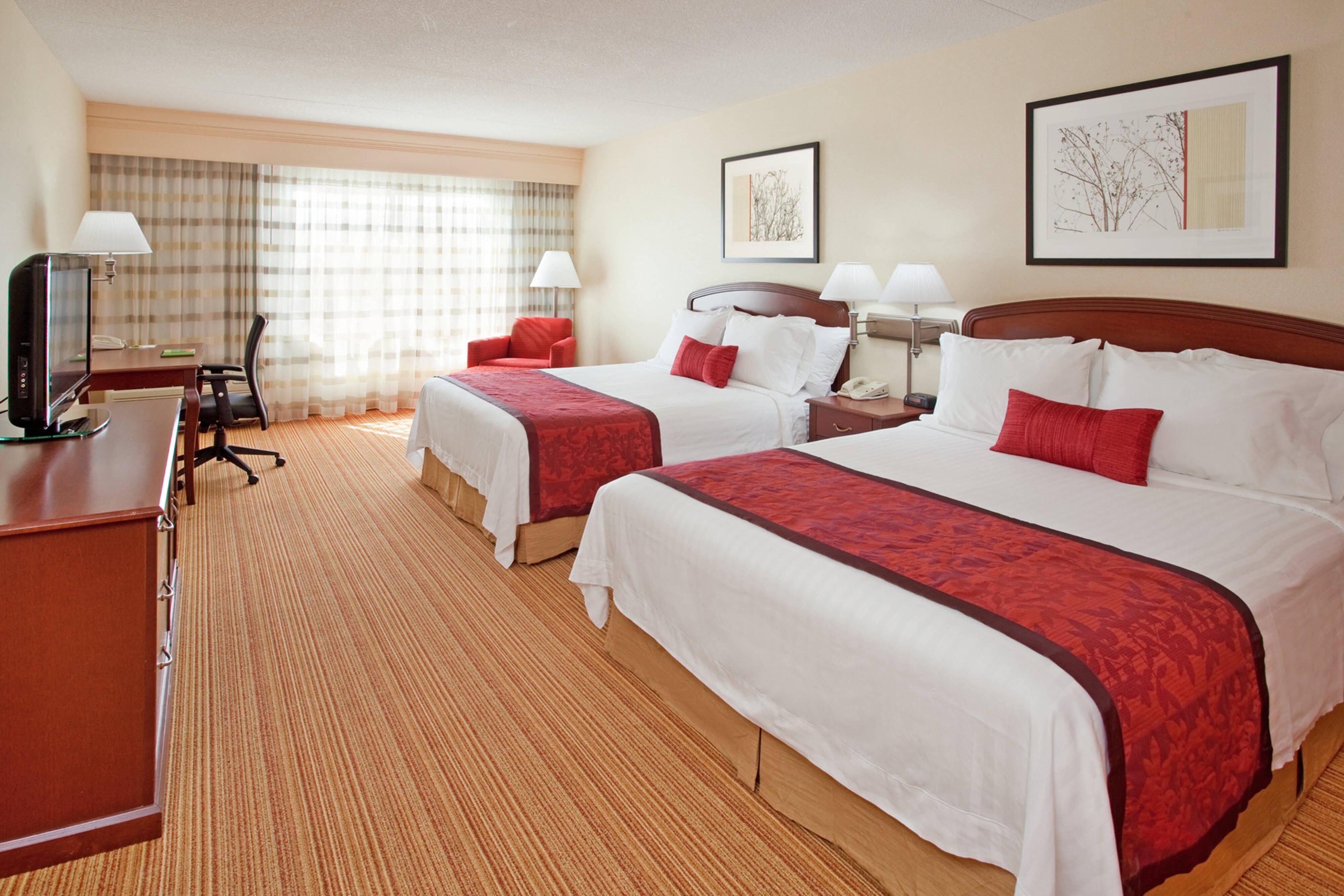 Courtyard by Marriott Toronto Mississauga/Meadowvale - Tap to explore photos