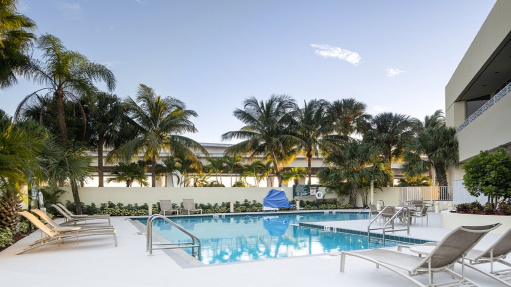 Holiday Inn Palm Beach - Airport Conf Ctr - Tap to explore photos