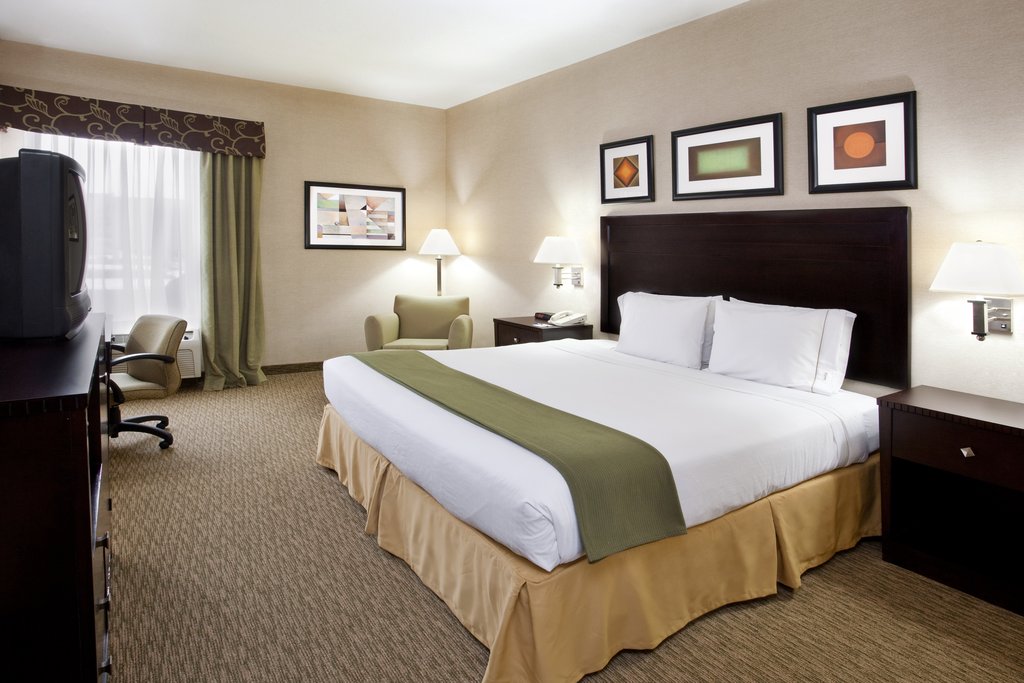 Holiday Inn Express Hotel & Suites Cleveland-Streetsboro - Tap to explore photos