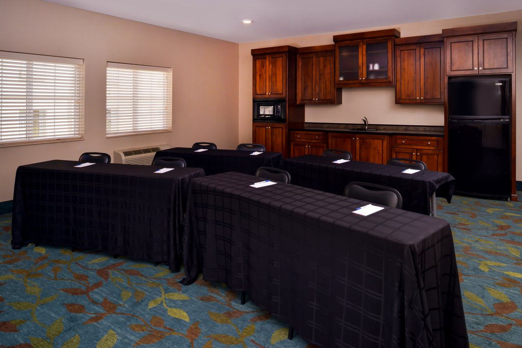 Candlewood Suites BLOOMINGTON-NORMAL, an IHG hotel