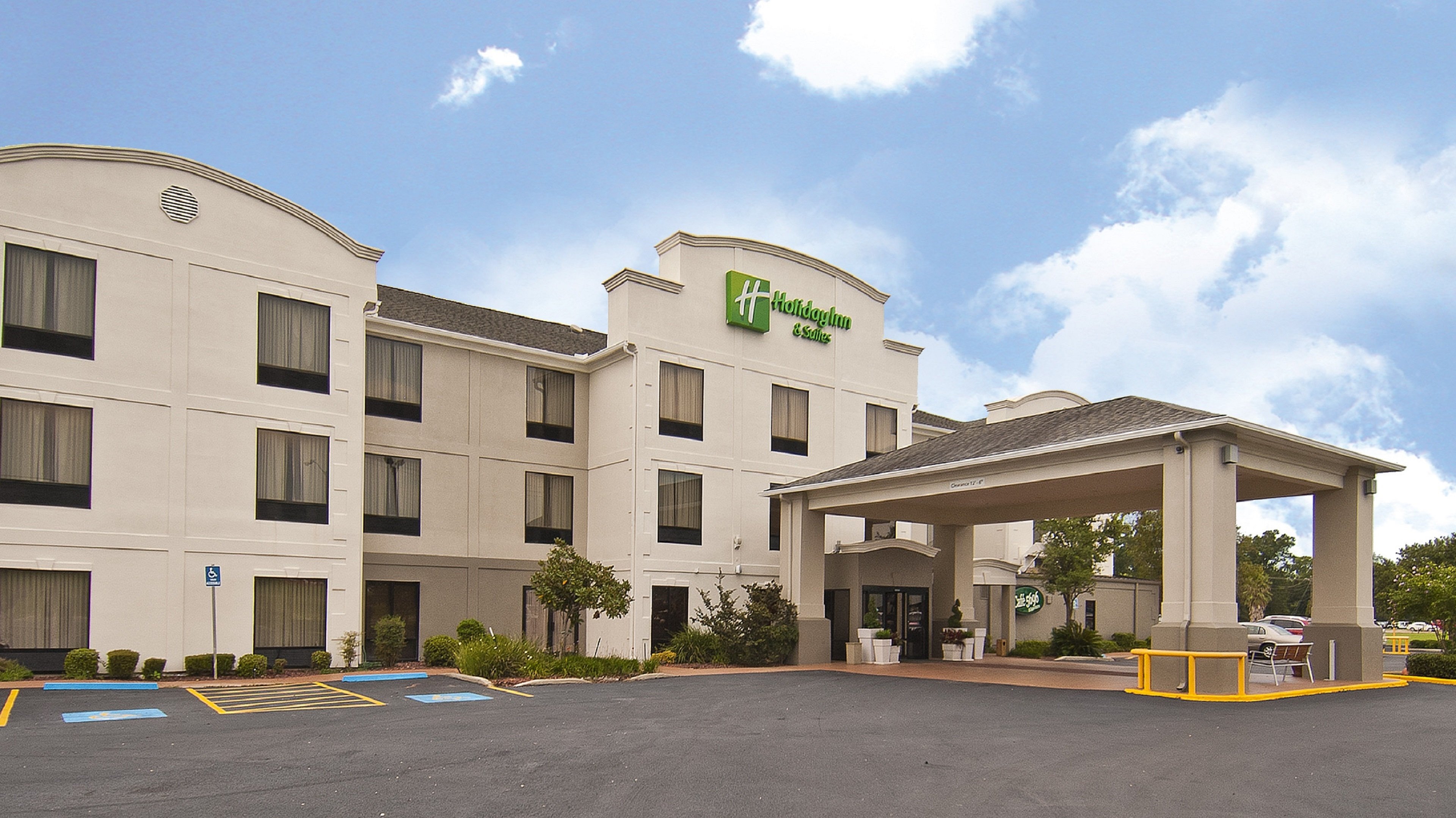 Holiday Inn Hotel & Suites Opelousas, LA Hotels First Class Hotels in