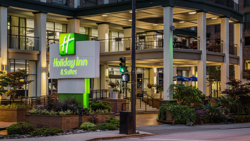 Holiday Inn and Suites Vancouver Downtown