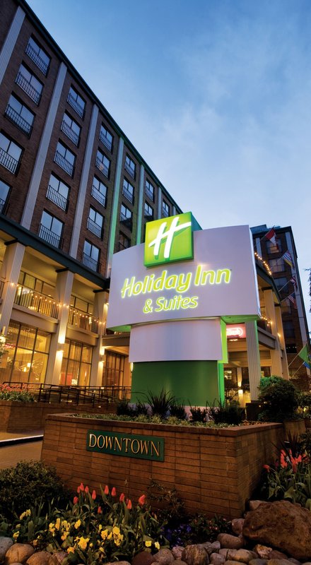 Holiday Inn and Suites Vancouver Downtown