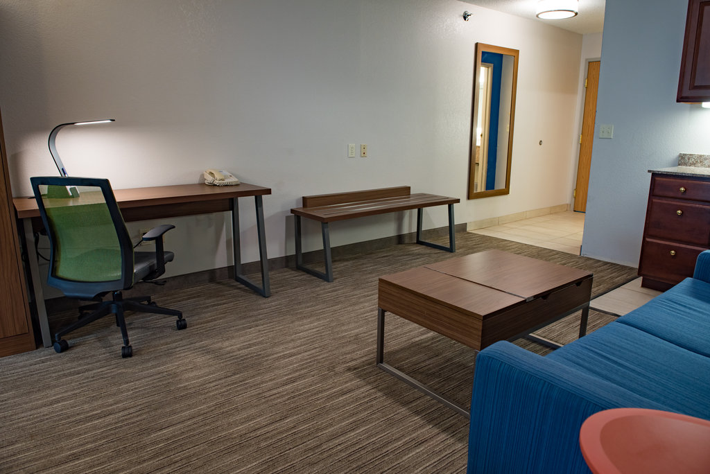 Holiday Inn Express & Suites ELKHART-SOUTH - Tap to explore photos