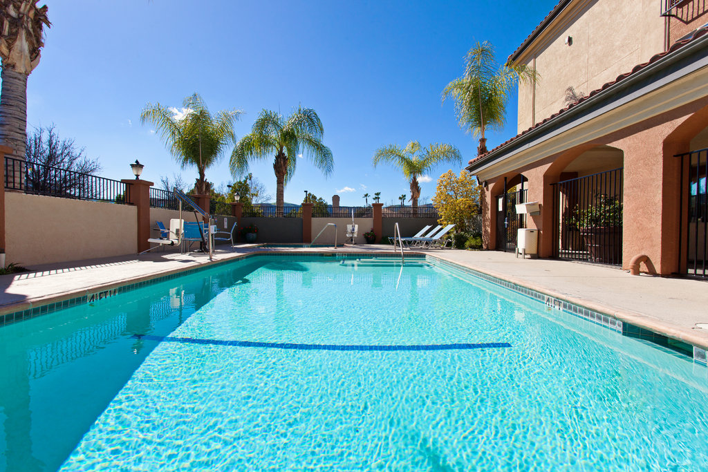 Holiday Inn Express TEMECULA - Tap to explore photos