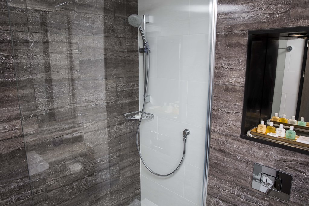 Crowne Plaza Basingstoke - Tap to explore photos