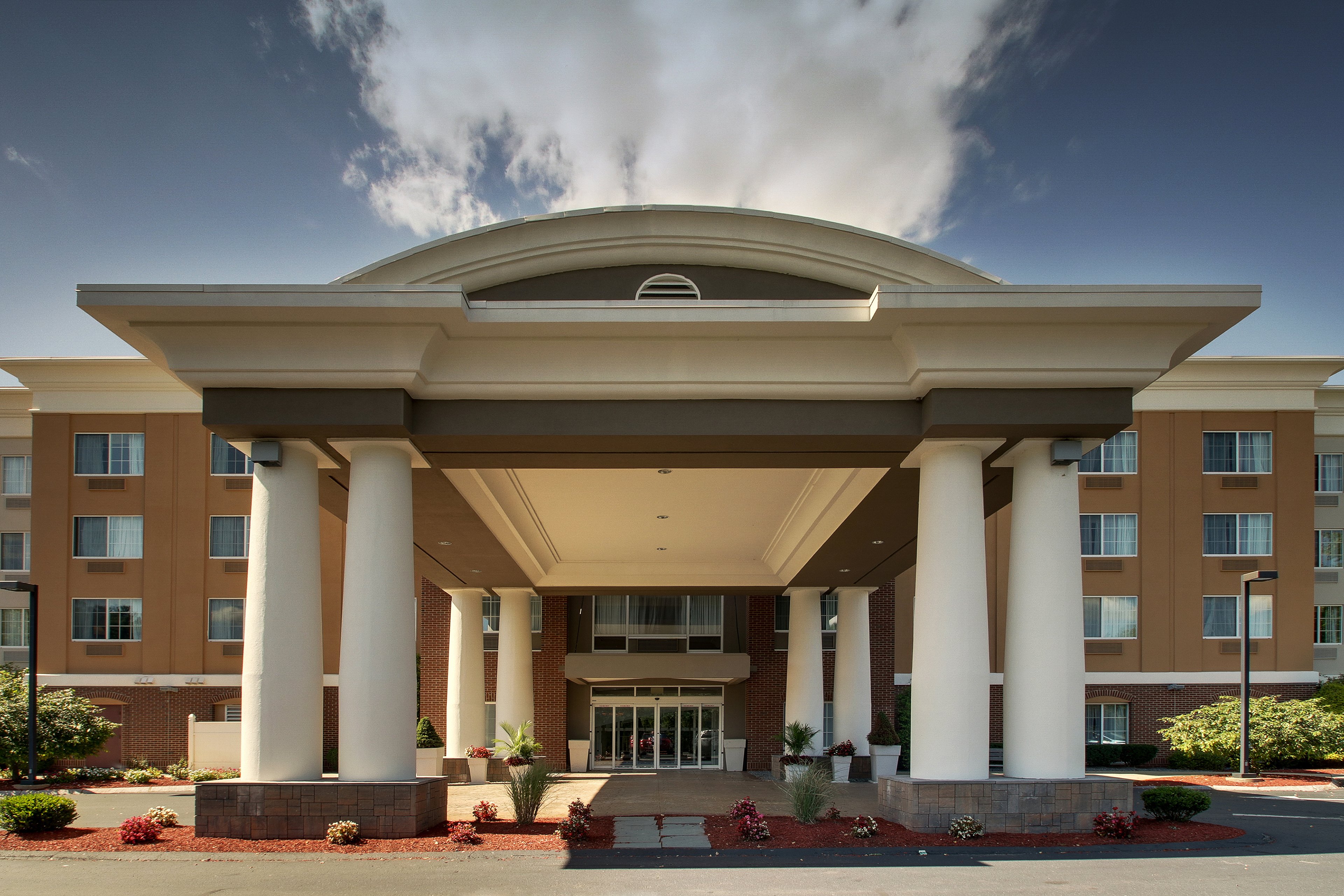 Holiday Inn Express Middleboro, MA Hotels Tourist Class Hotels in Middleboro GDS Reservation