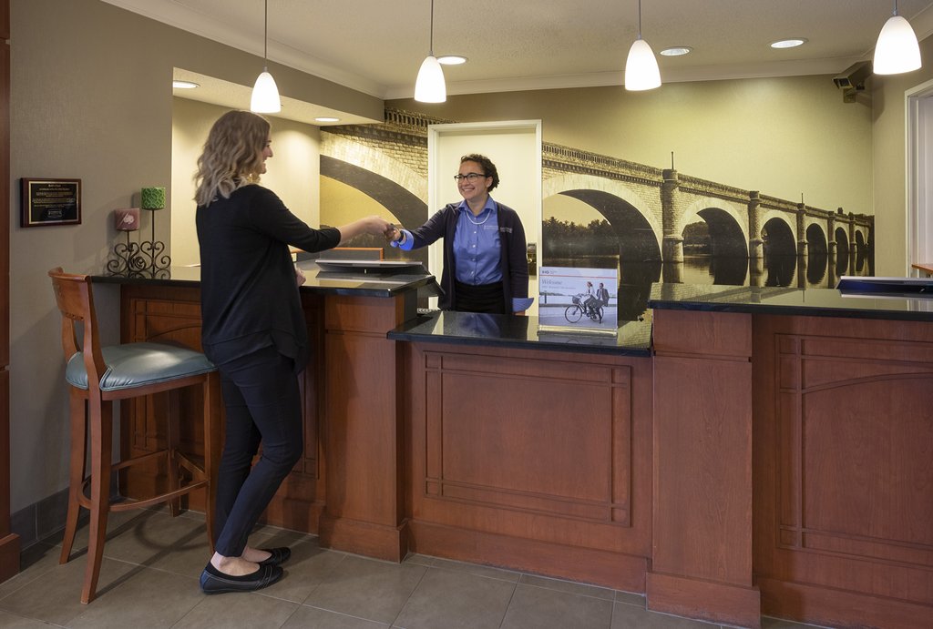 Staybridge Suites MINNEAPOLIS-BLOOMINGTON - Tap to explore photos