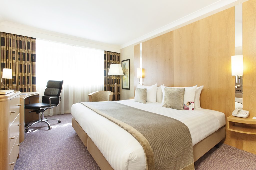 Crowne Plaza Reading, an IHG Hotel - Tap to explore photos