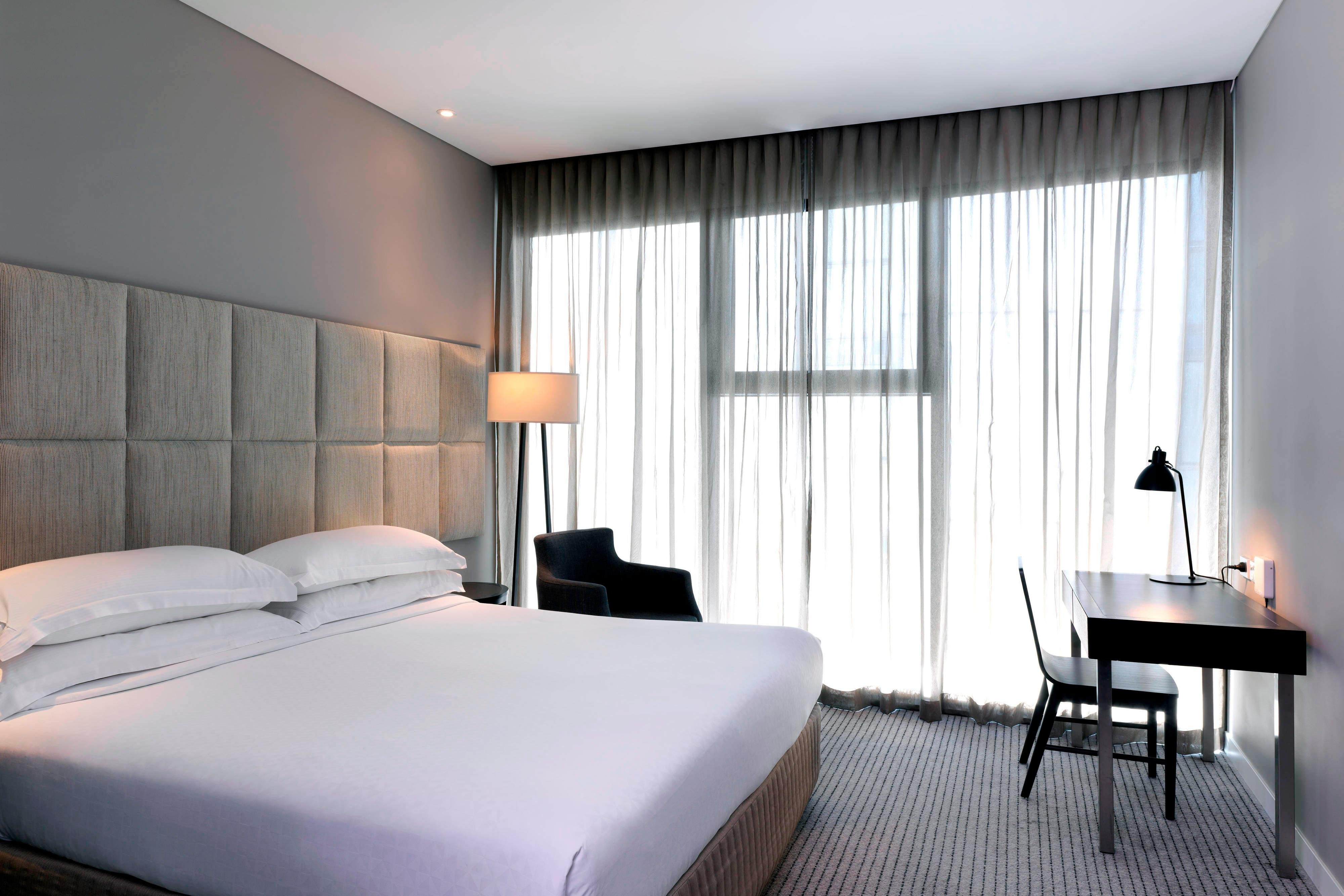 Four Points by Sheraton Brisbane - Tap to explore photos