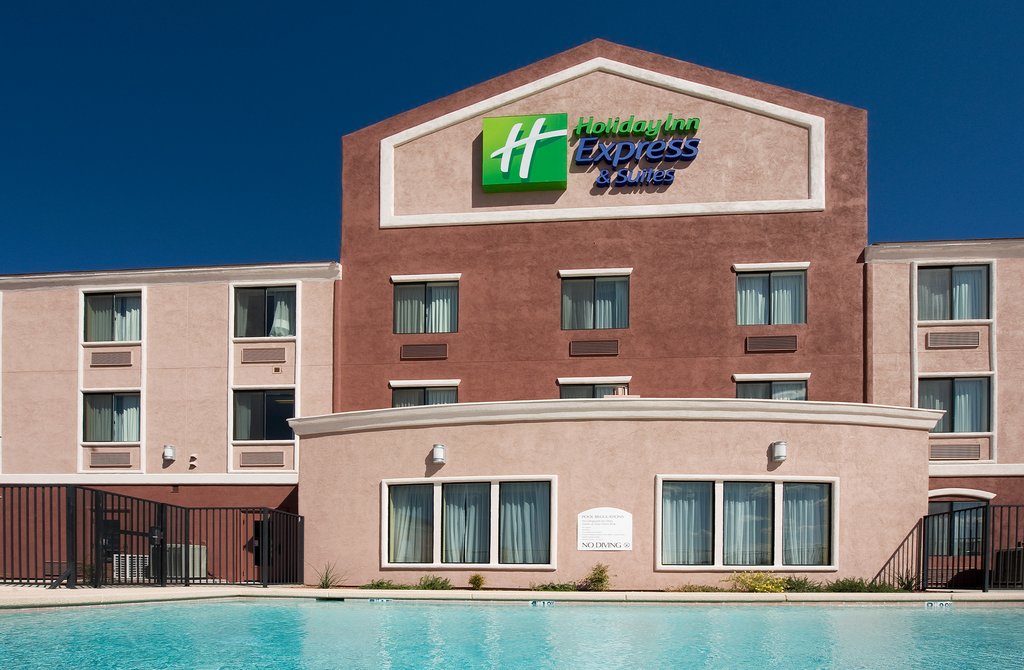 Holiday Inn Express & Suites WILLCOX - Tap to explore photos