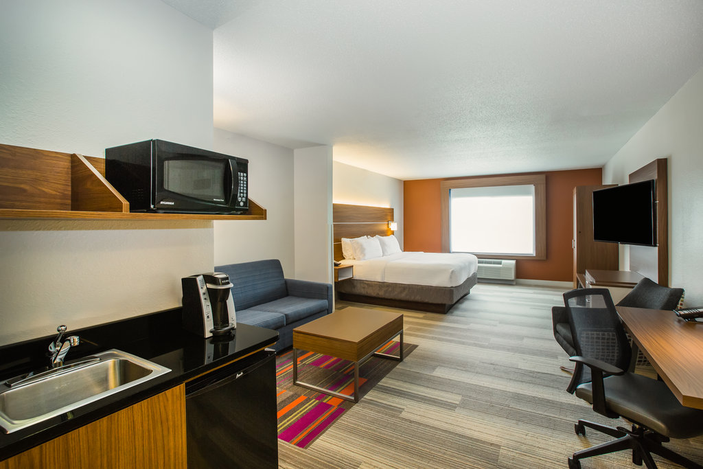 Holiday Inn Express & Suites BELLEVUE (OMAHA AREA) - Tap to explore photos