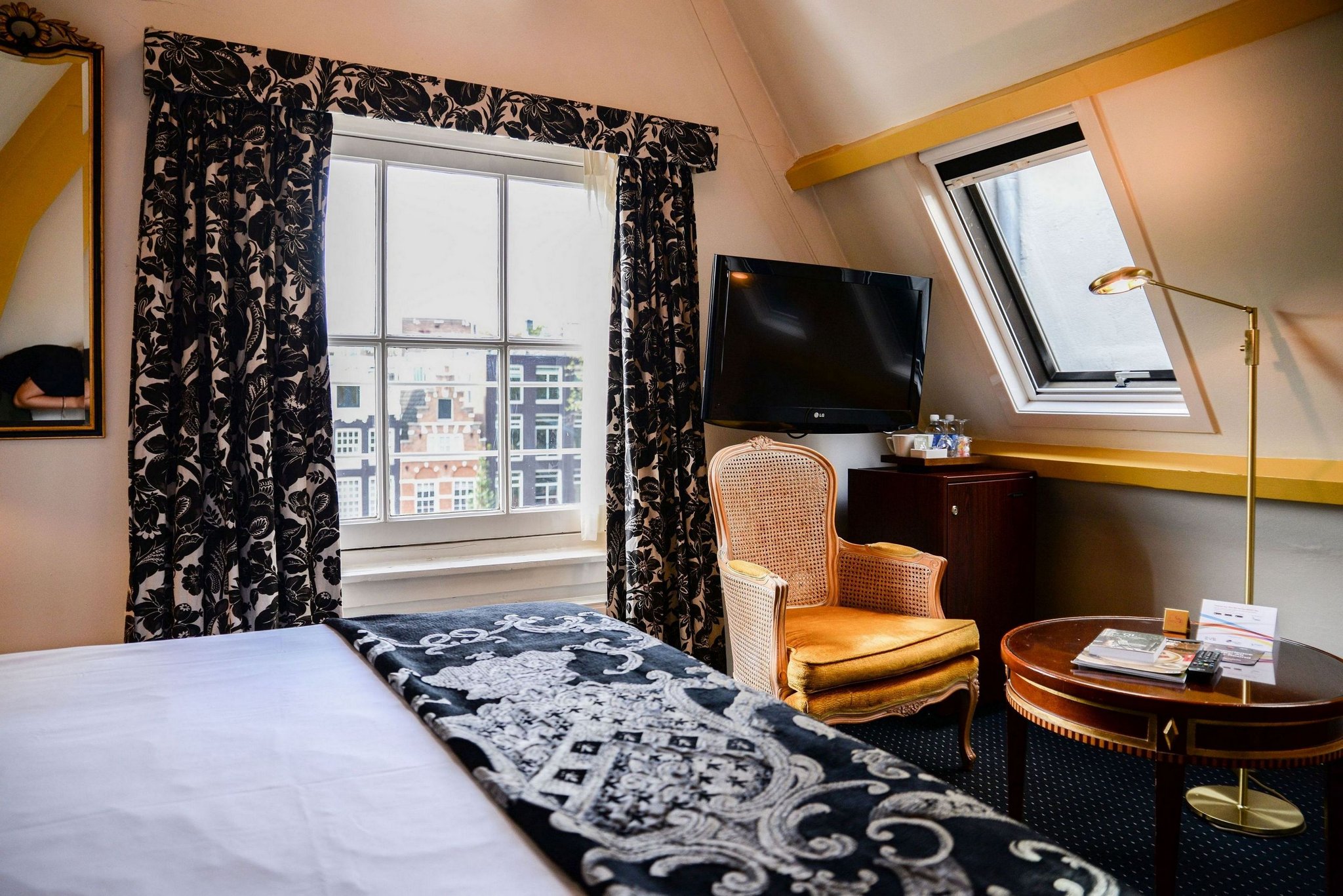 Ambassade Hotel
