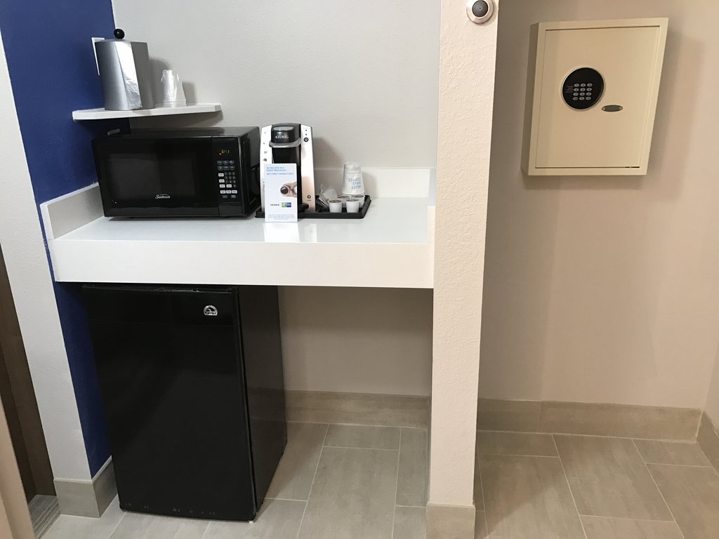 Holiday Inn Express NAPLES SOUTH - I-75 - Tap to explore photos