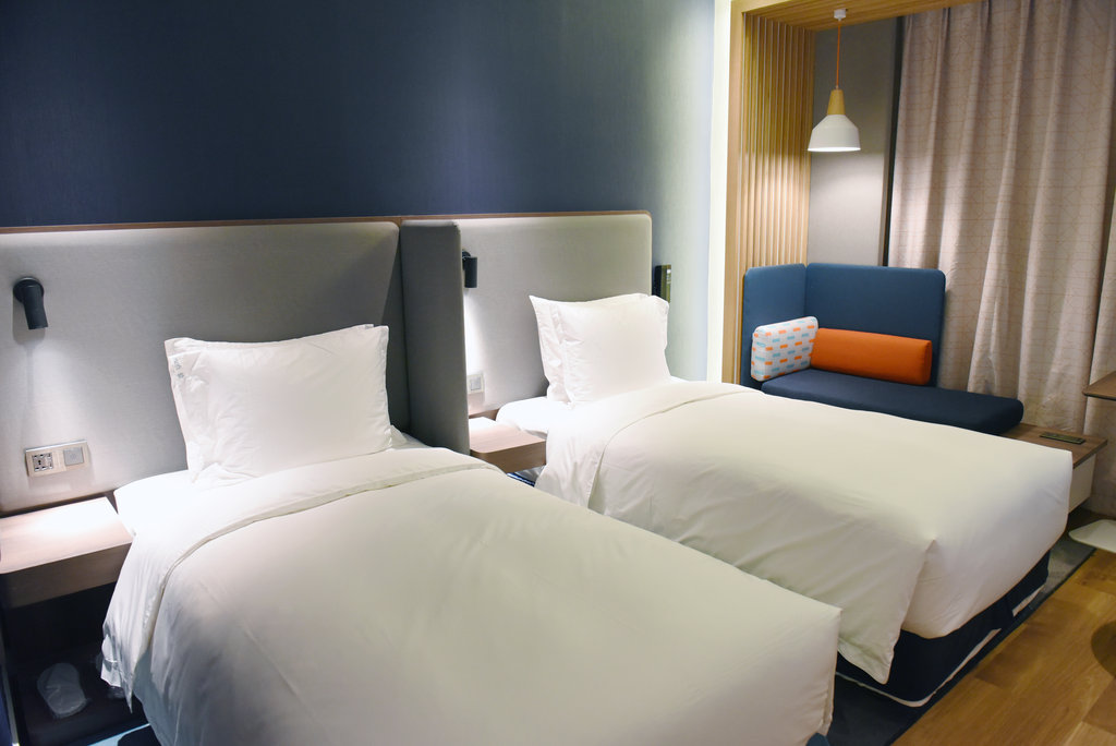 Holiday Inn Express Suzhou Zhouzhuang Ancient Town - Tap to explore photos