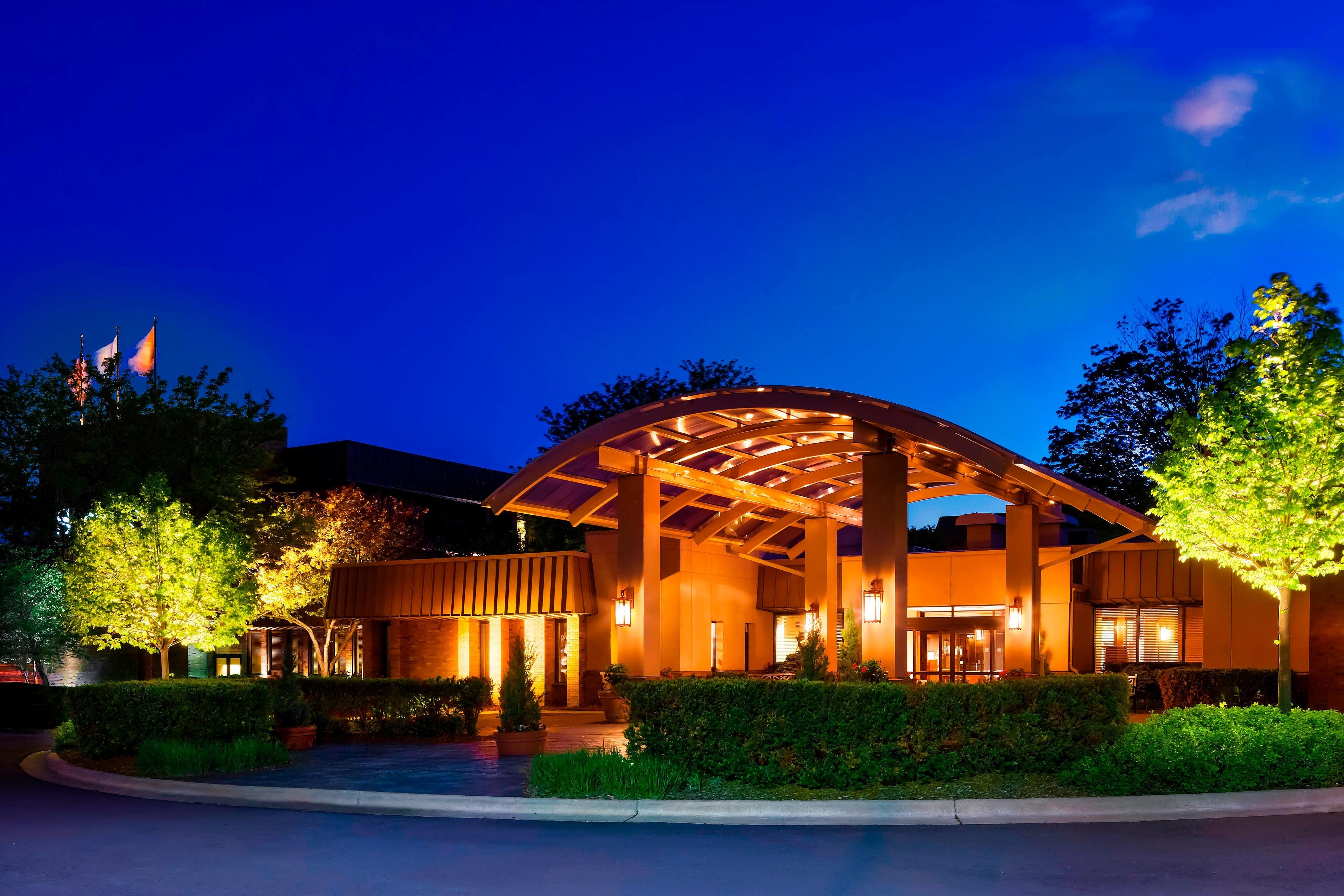 Sheraton Milwaukee Brookfield Hotel- Brookfield, WI Hotels- First Class