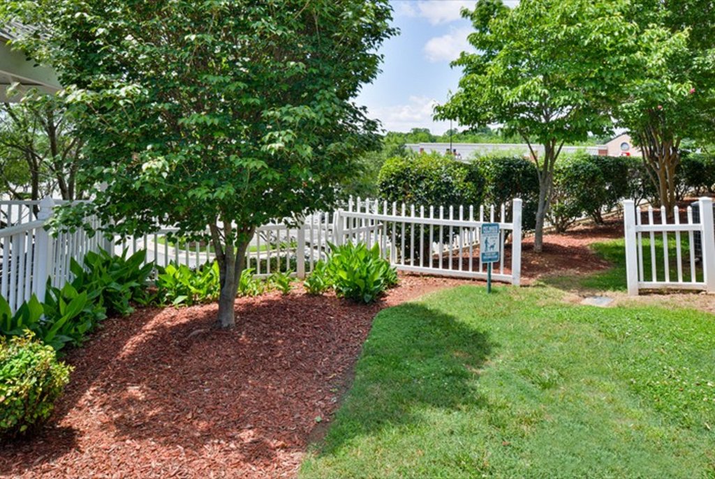 Holiday Inn Express & Suites MOORESVILLE - LAKE NORMAN - Tap to explore photos