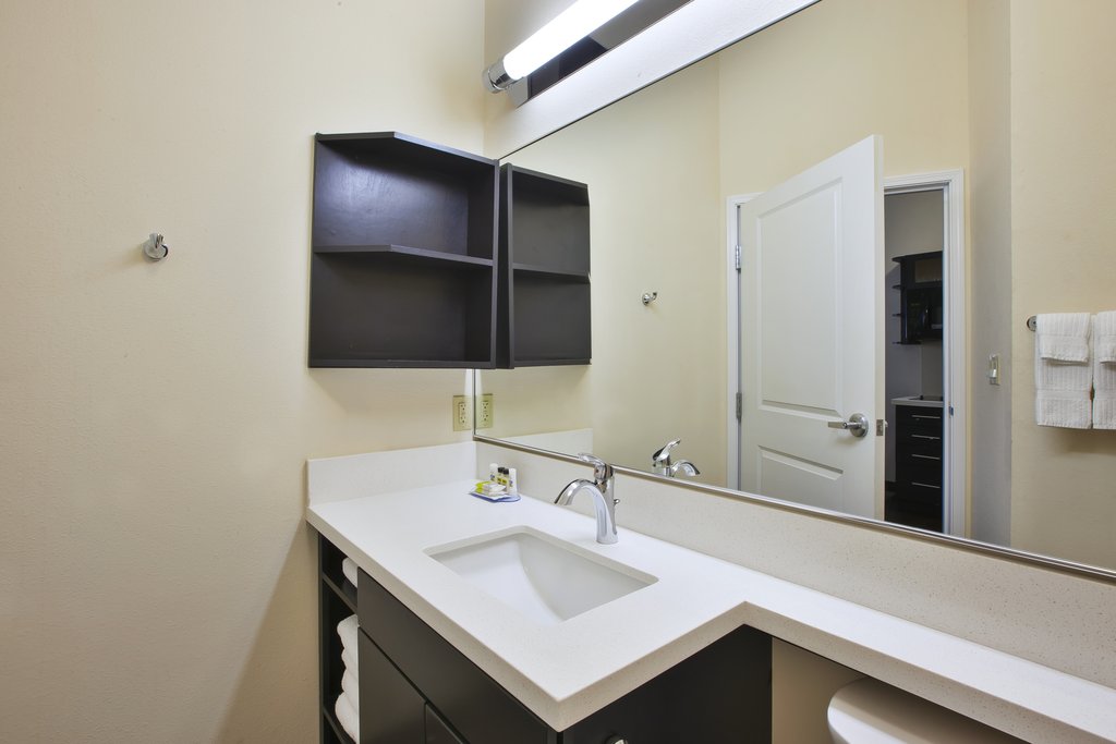 Candlewood Suites MORGANTOWN-UNIV WEST VIRGINIA - Tap to explore photos