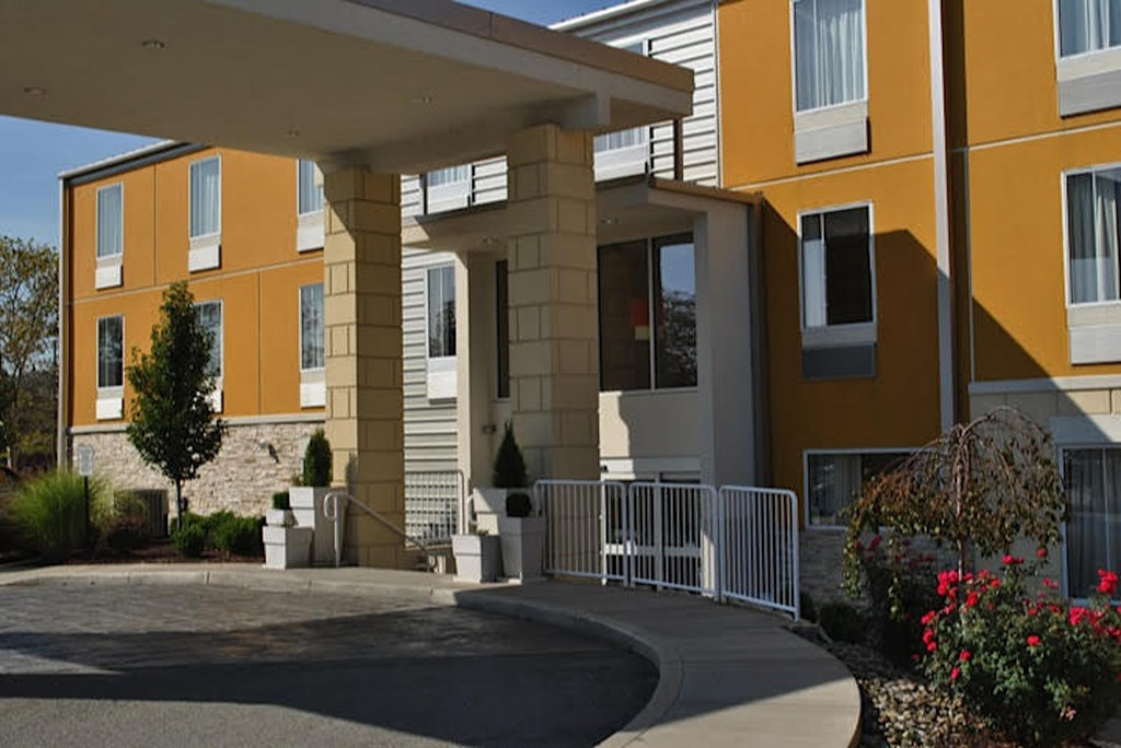  Holiday Inn Express Pittsburgh E - Waterfront Dr, an IHG Hotel - Tap to explore photos