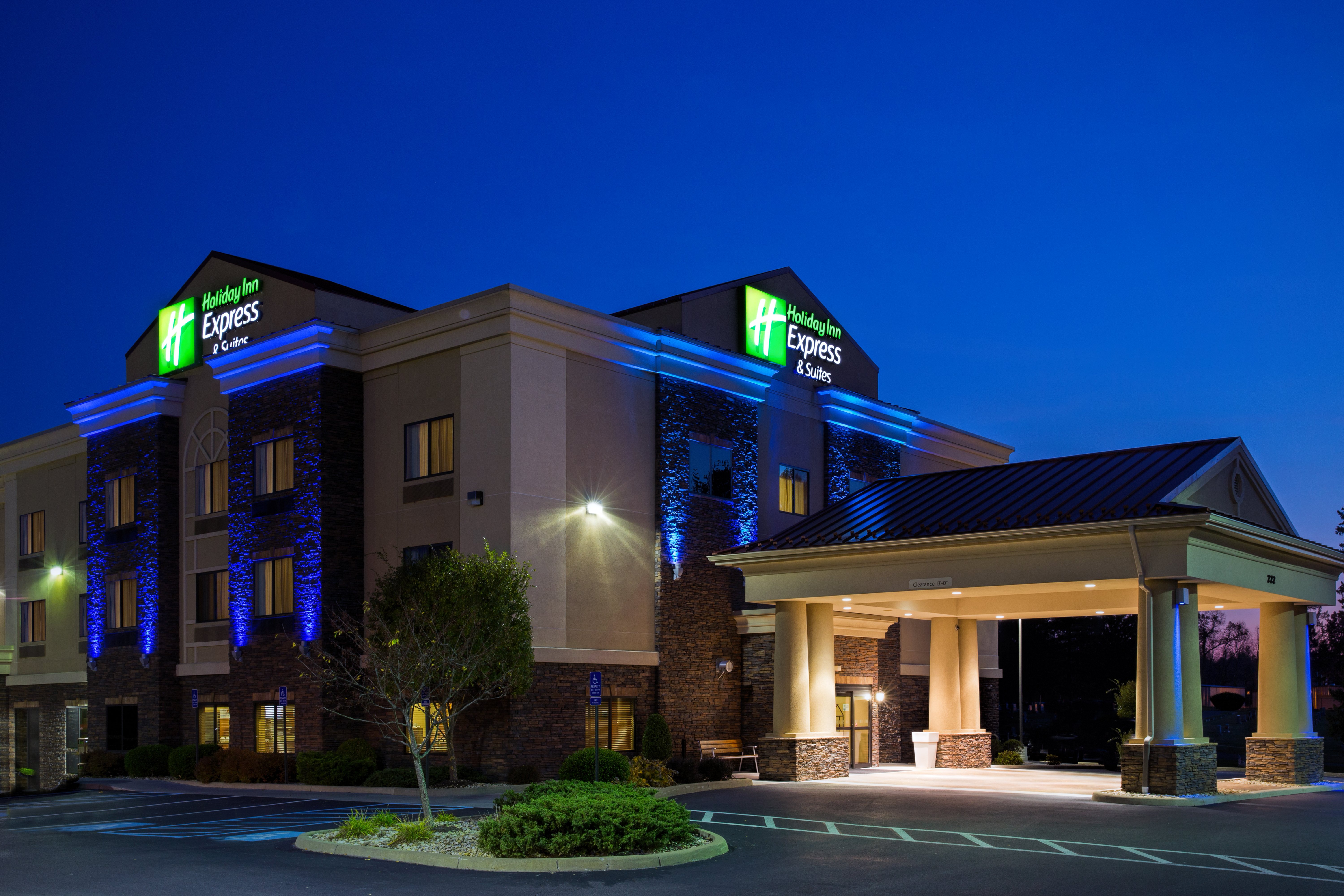 Holiday Inn Express Lewisburg Local Info- Tourist Class Lewisburg, WV