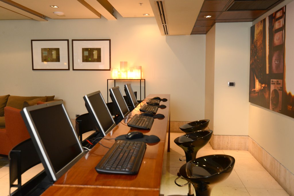 Holiday Inn Express SANTIAGO LAS CONDES  - Tap to explore photos