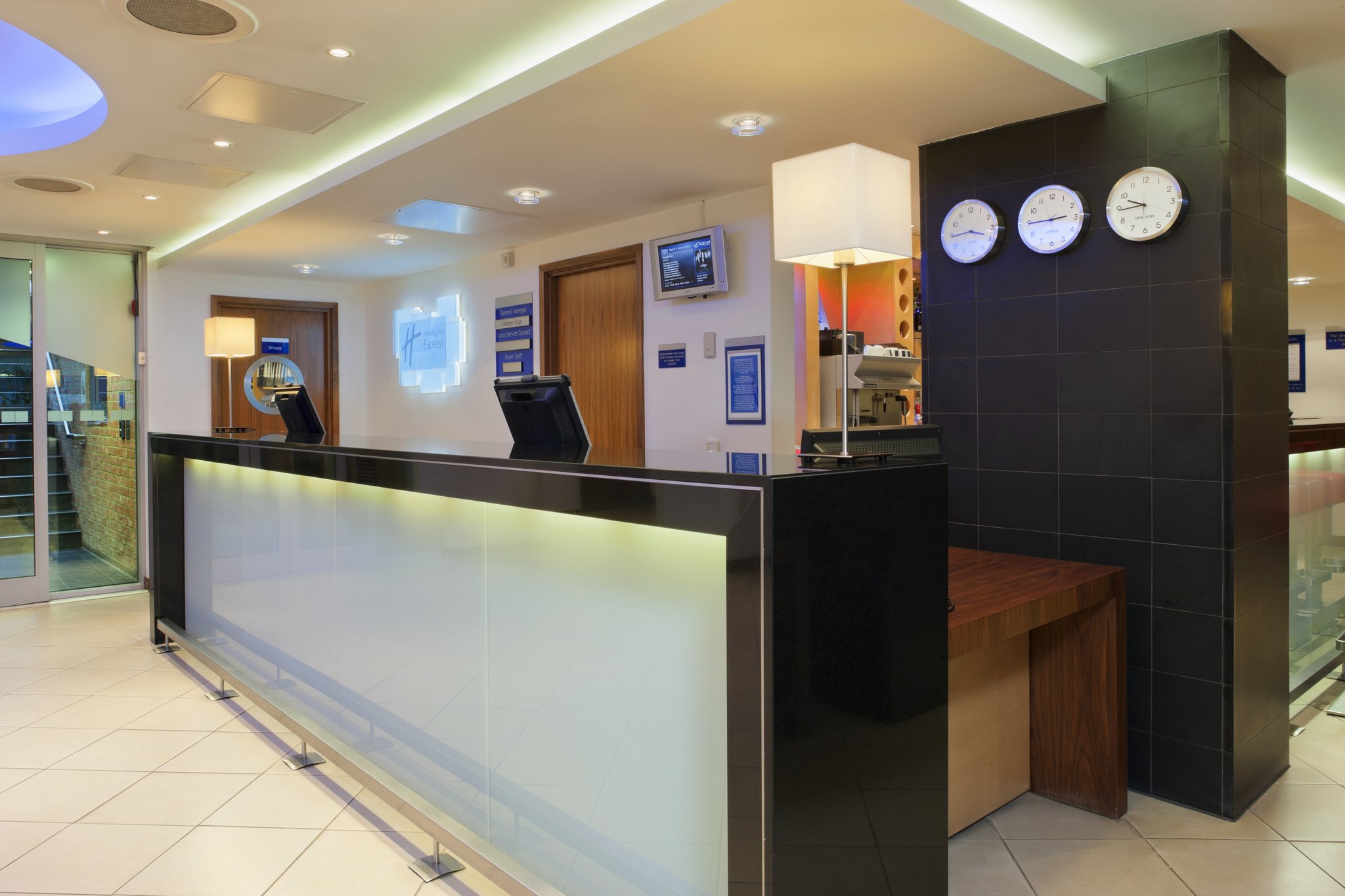 Holiday Inn Express Swiss Cottage – London