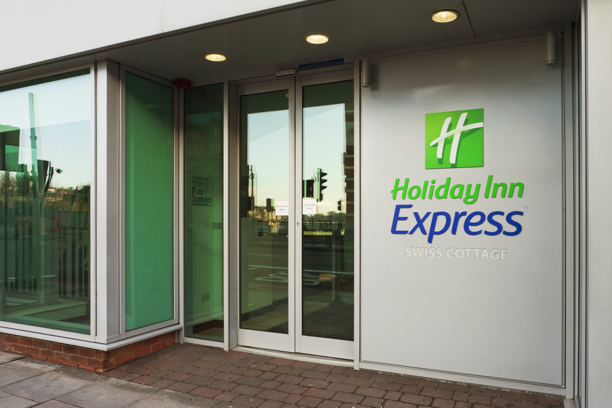 Holiday Inn Express Swiss Cottage – London
