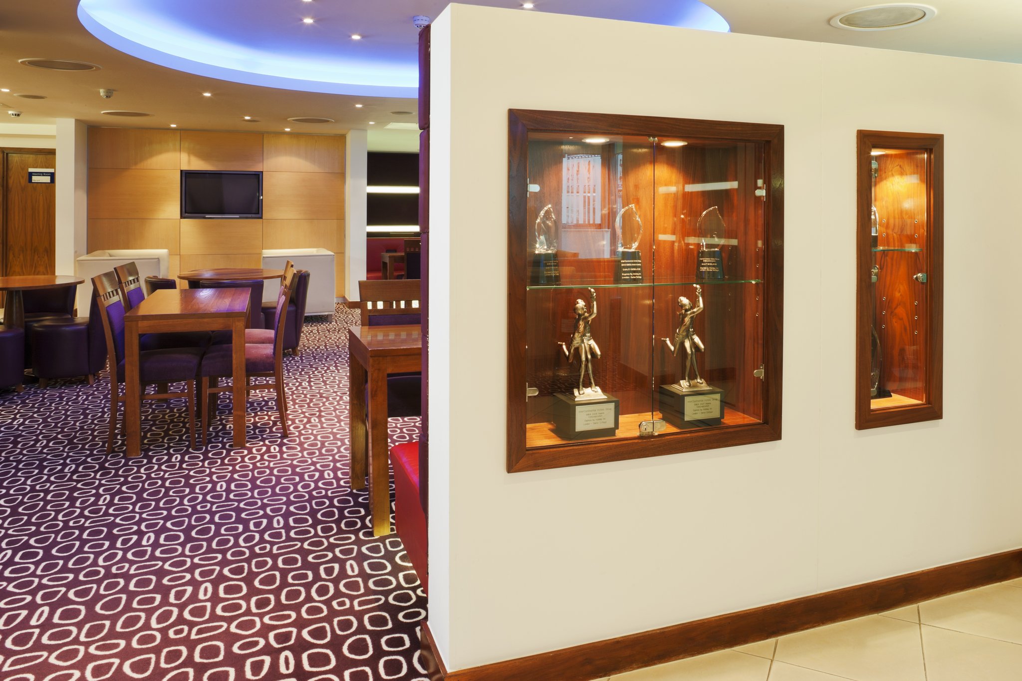 Holiday Inn Express Swiss Cottage – London