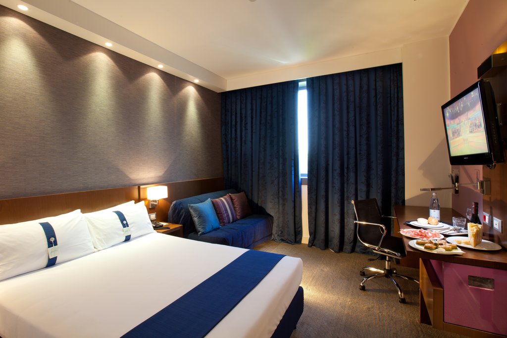Holiday Inn Express Reggio Emilia - Tap to explore photos