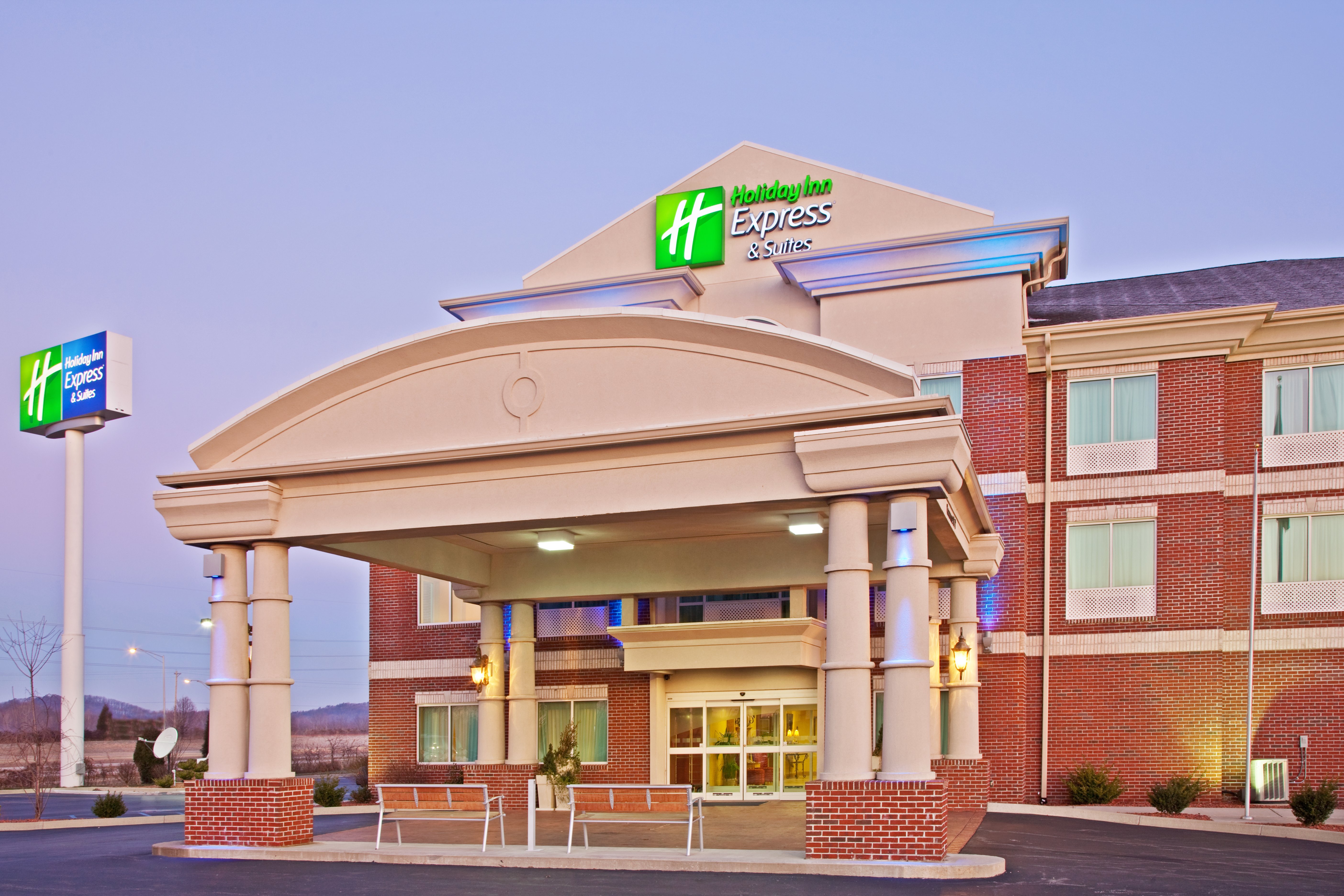Holiday Inn Express/Suites Louisville S Hillview, KY Hotels Tourist