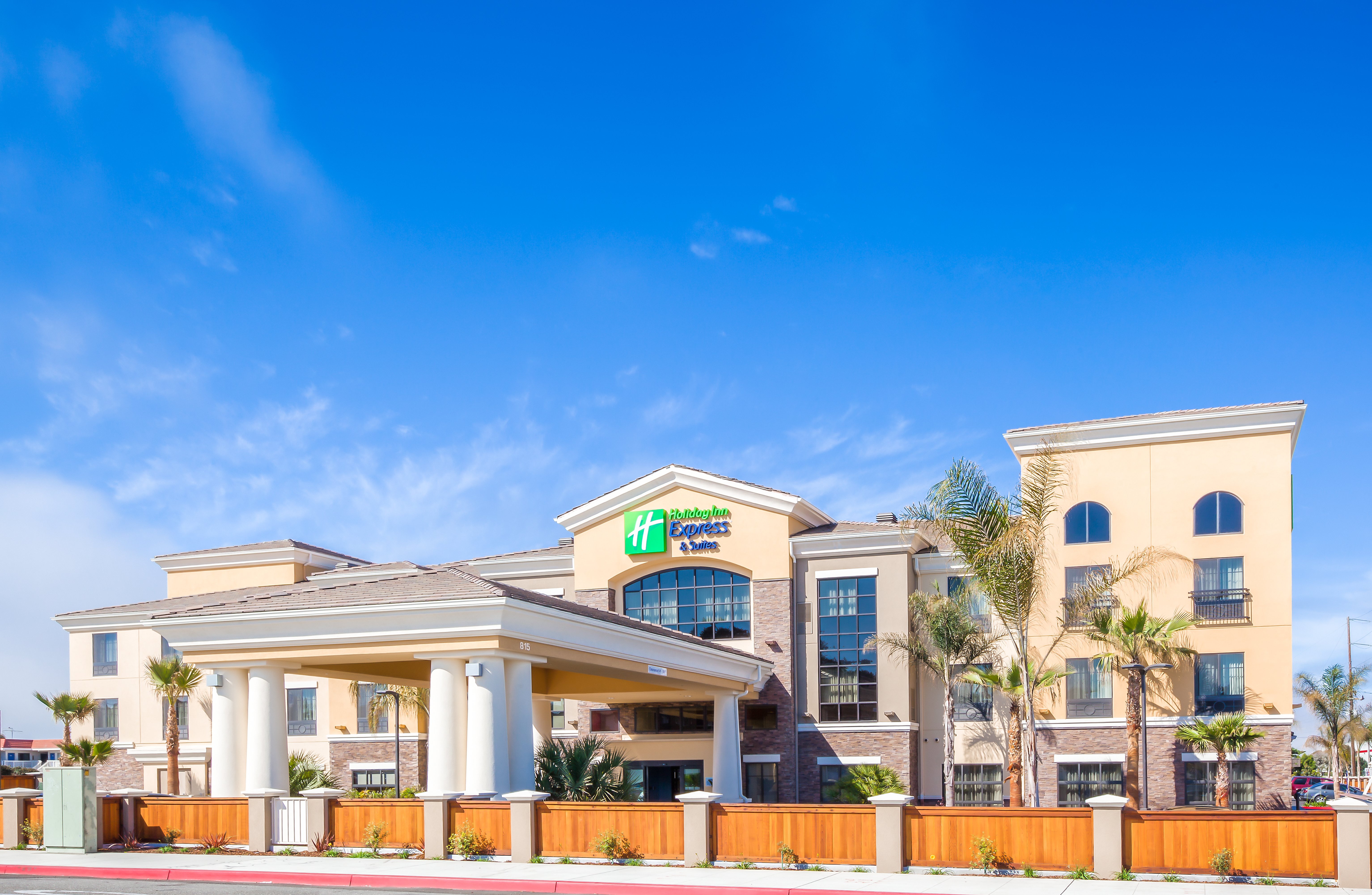 Holiday Inn Express Suites Eureka- Eureka  Hotels- Tourist Class