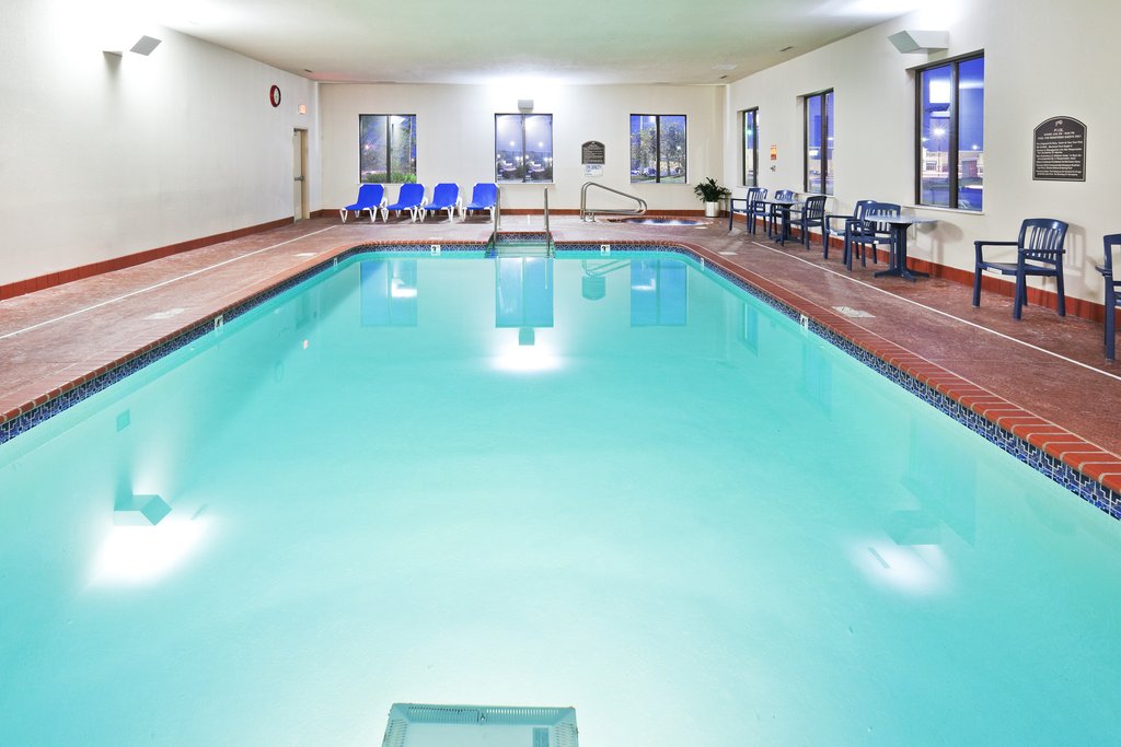 Holiday Inn Express & Suites MIDWEST CITY - Tap to explore photos