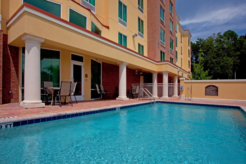 Holiday Inn Express & Suites CHAFFEE-JACKSONVILLE WEST - Tap to explore photos