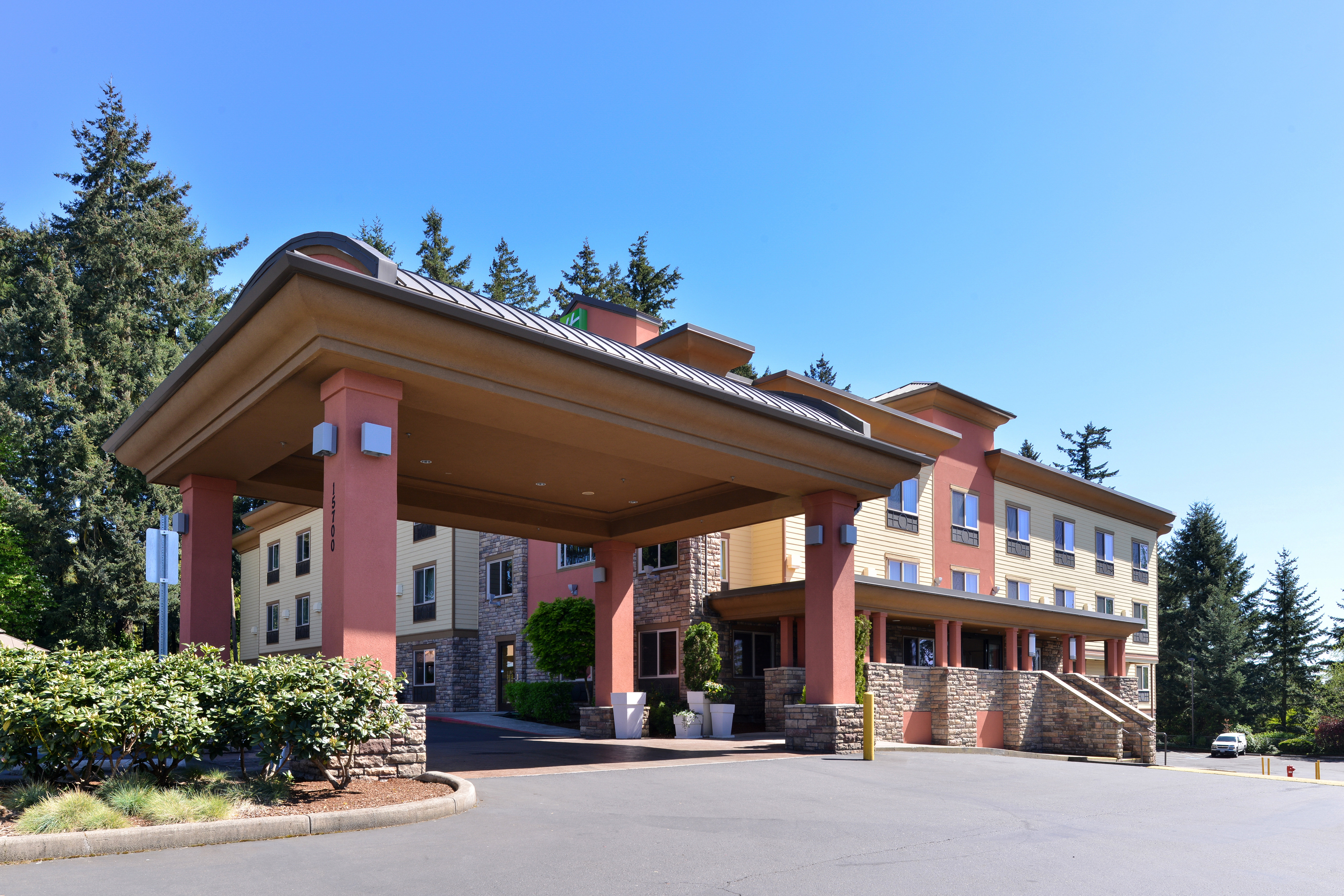 Holiday Inn Express Lake Oswego, OR Hotels Tourist Class Hotels in