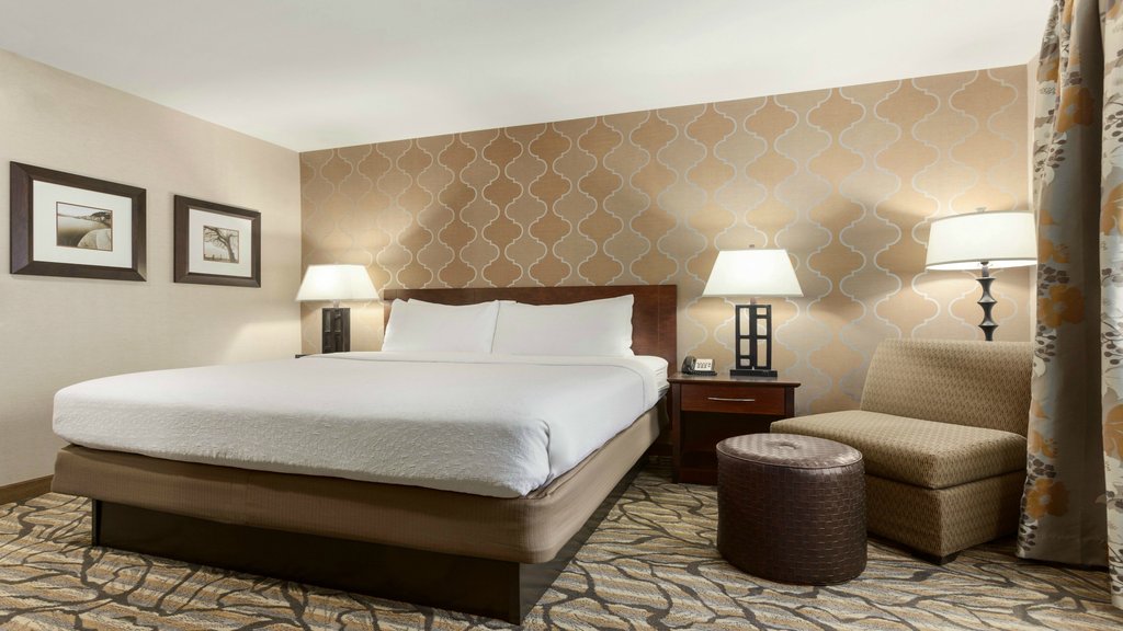 Holiday Inn & Suites WILLIAMSBURG-HISTORIC GATEWAY - Tap to explore photos