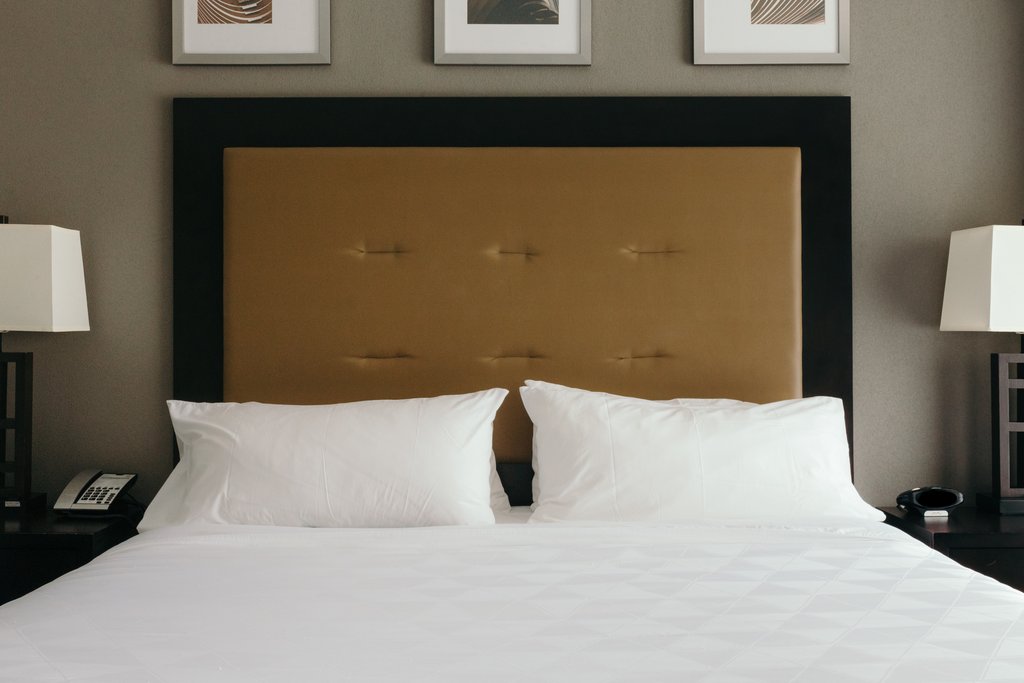Holiday Inn & Suites EAST PEORIA - Tap to explore photos