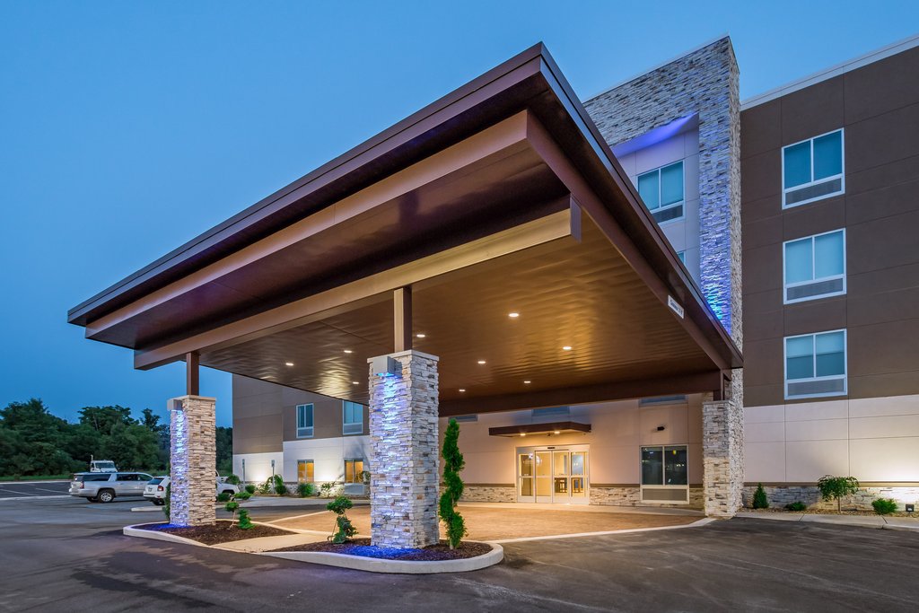 Holiday Inn Express & Suites South Bend - South - Tap to explore photos