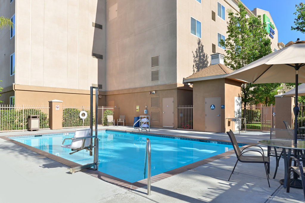 Holiday Inn Express & Suites Fresno (River Park) Hwy 41 - Tap to explore photos